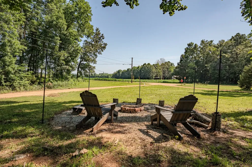 55 Kiki Cove Clifton TN 38425