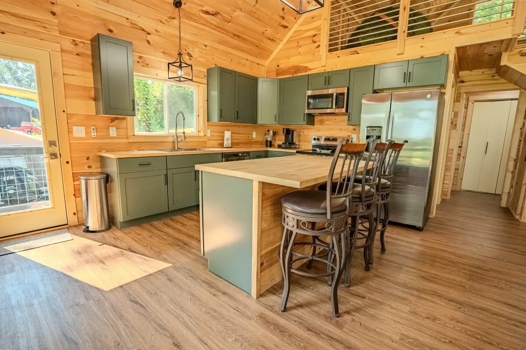 55 Kiki Cove Clifton TN 38425