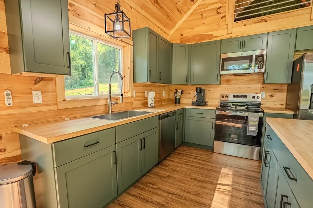 55 Kiki Cove Clifton TN 38425