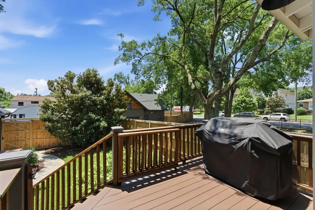 929 Lawrence Nashville TN 37204