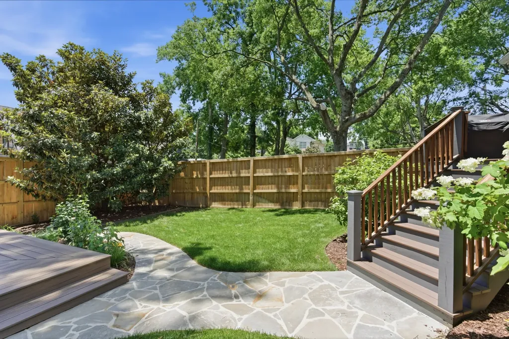 929 Lawrence Nashville TN 37204