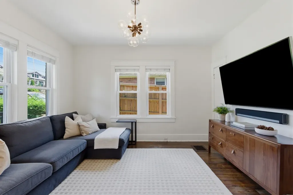 929 Lawrence Nashville TN 37204