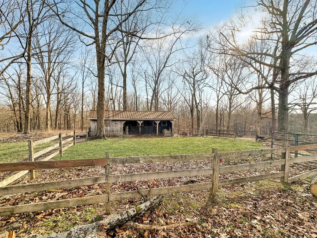 1041 Old Mount Vernon Road Bethpage TN 37022