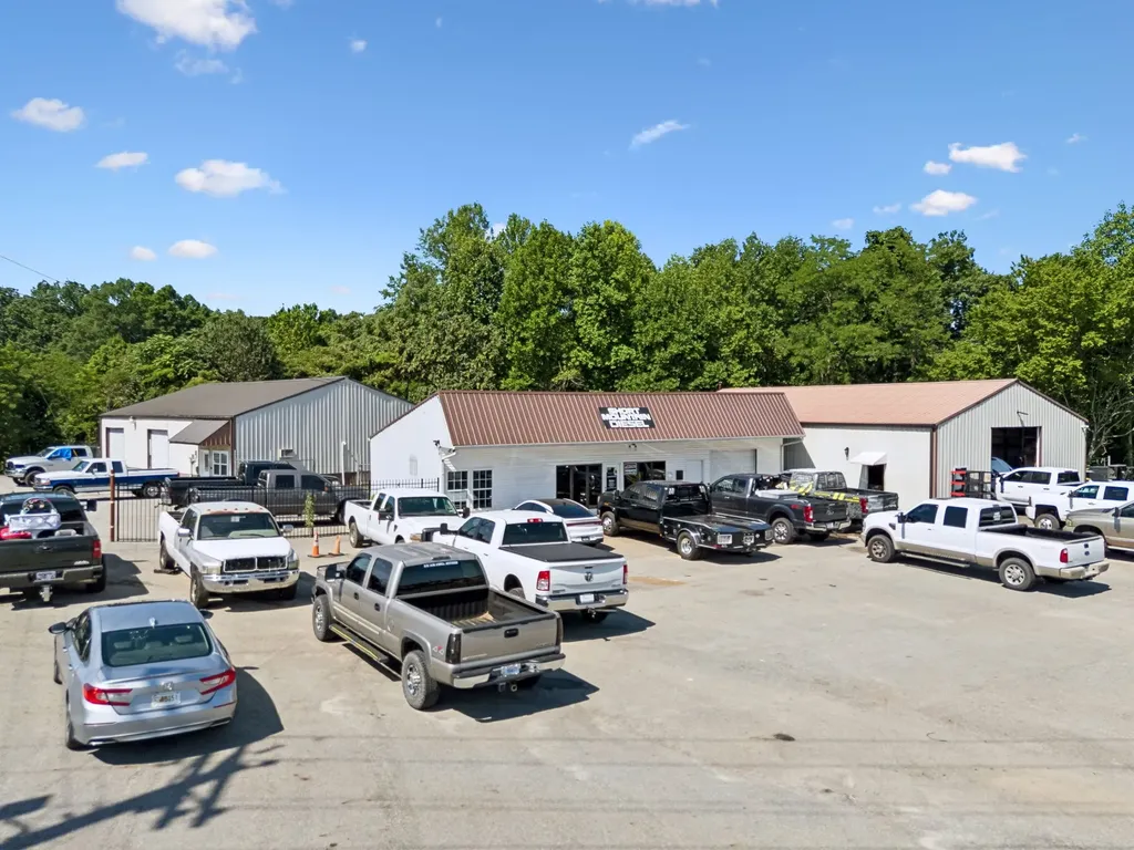 3205 Nashville Highway Smithville TN 37166