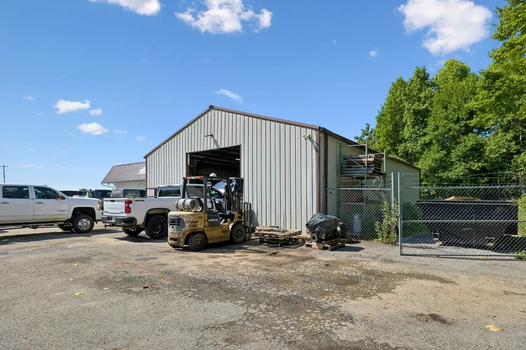 3205 Nashville Highway Smithville TN 37166
