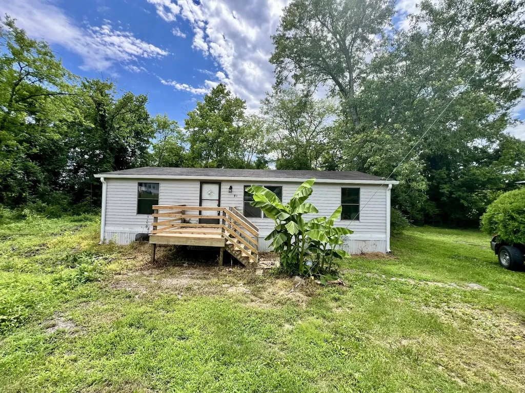 110 Hinkle Hill St, E Bell Buckle TN 37020
