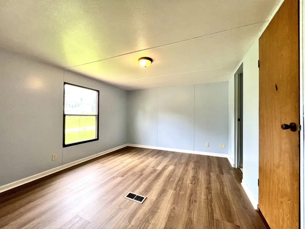 110 Hinkle Hill St, E Bell Buckle TN 37020