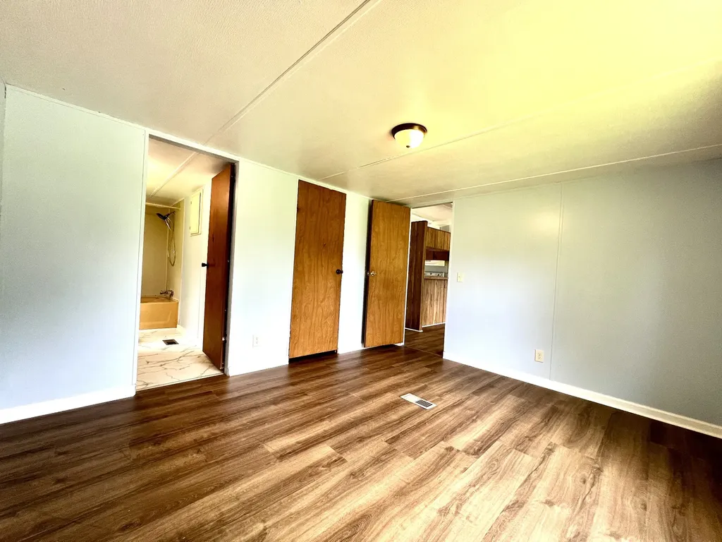 110 Hinkle Hill St, E Bell Buckle TN 37020