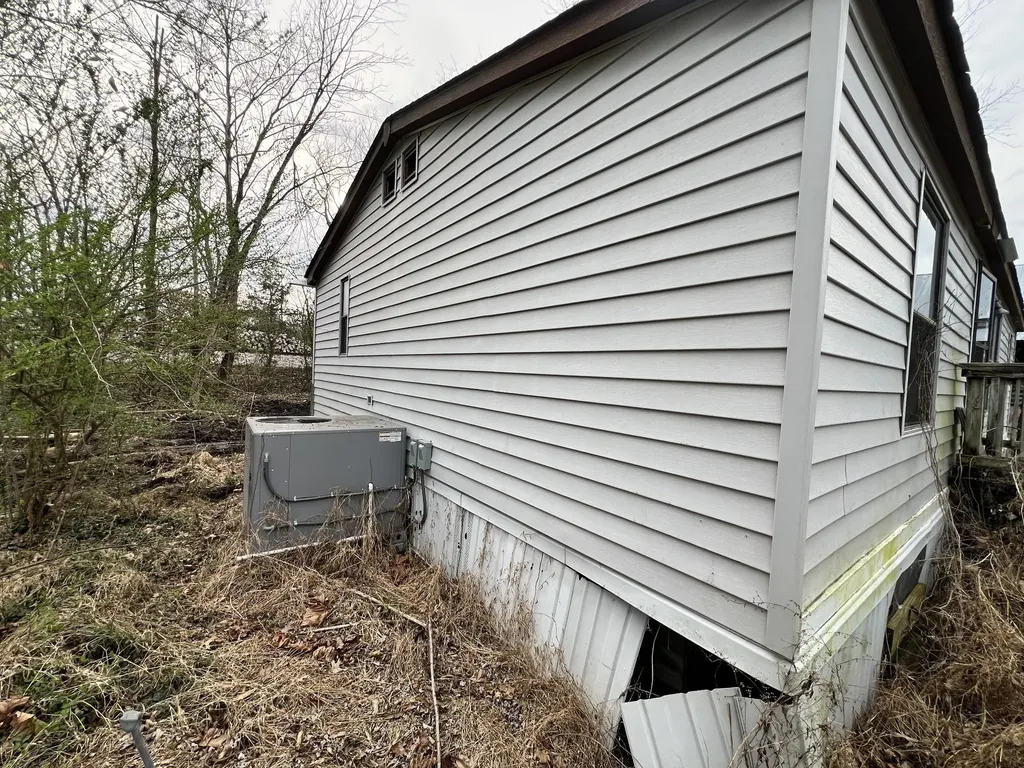 110 Hinkle Hill St, E Bell Buckle TN 37020