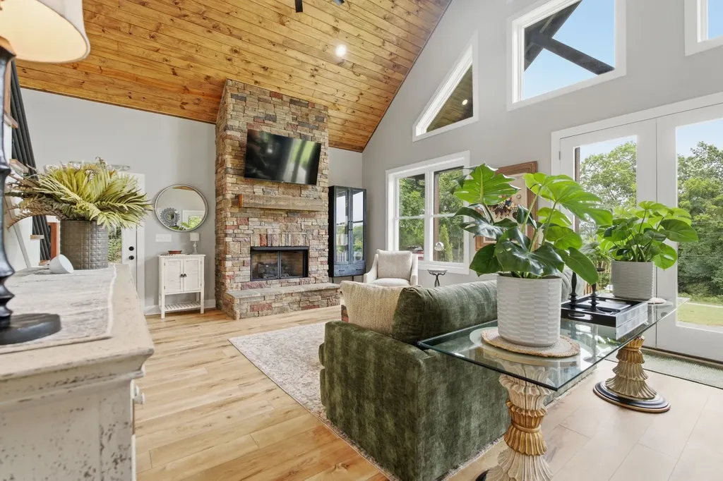 672 Sullivan Bend Road Elmwood TN 38560