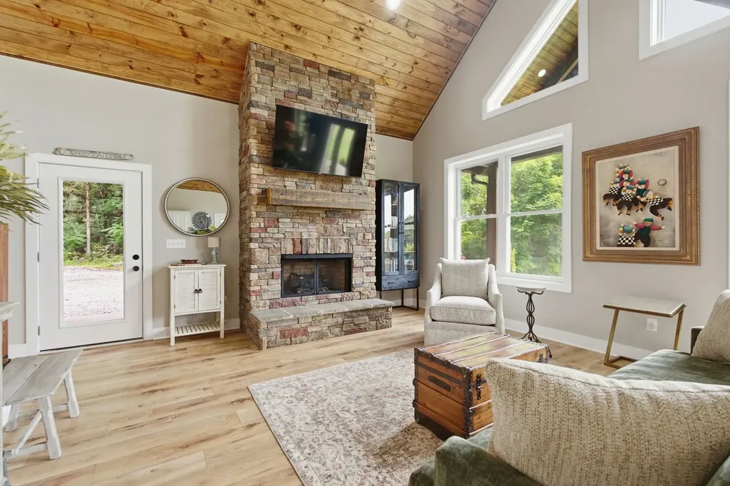 672 Sullivan Bend Road Elmwood TN 38560