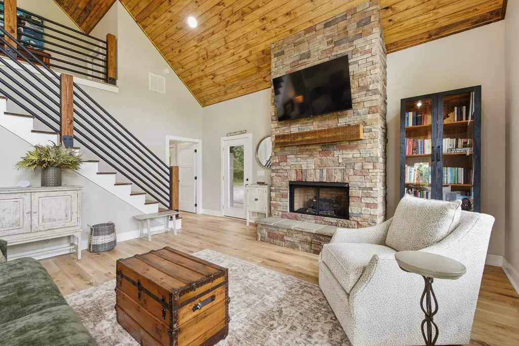672 Sullivan Bend Road Elmwood TN 38560