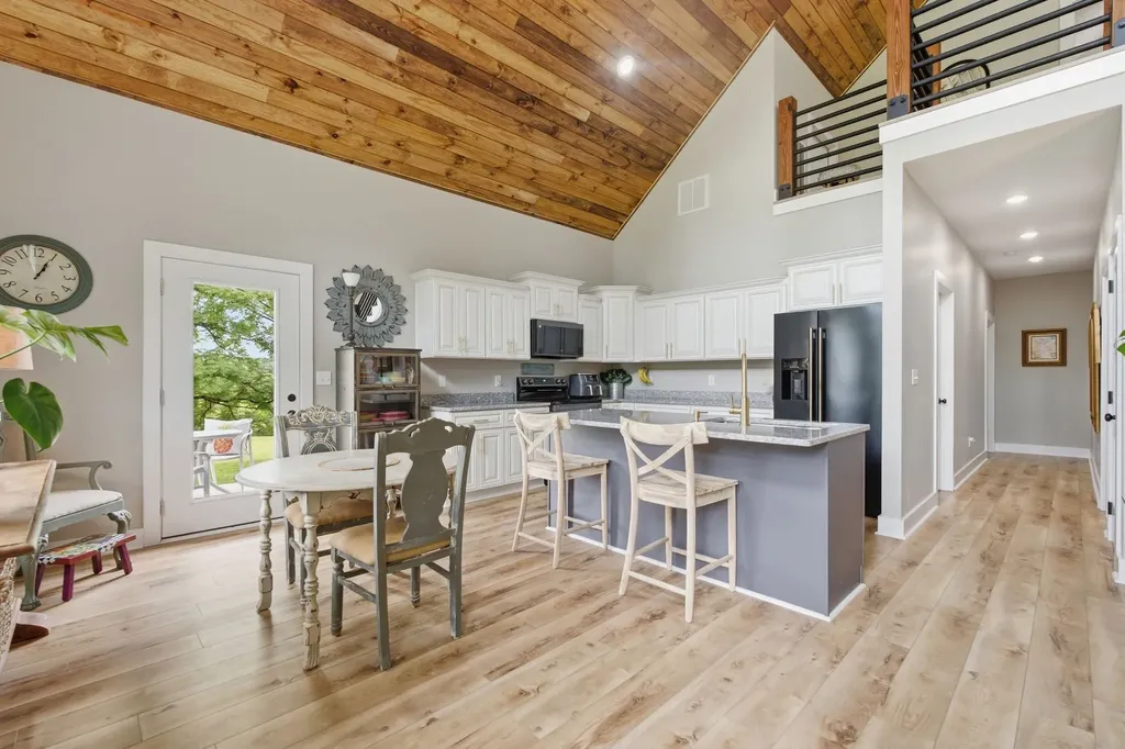 672 Sullivan Bend Road Elmwood TN 38560