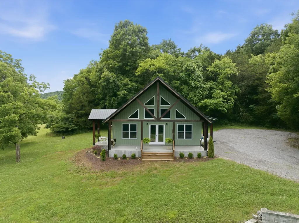 672 Sullivan Bend Road Elmwood TN 38560