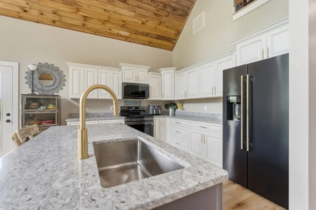 672 Sullivan Bend Road Elmwood TN 38560