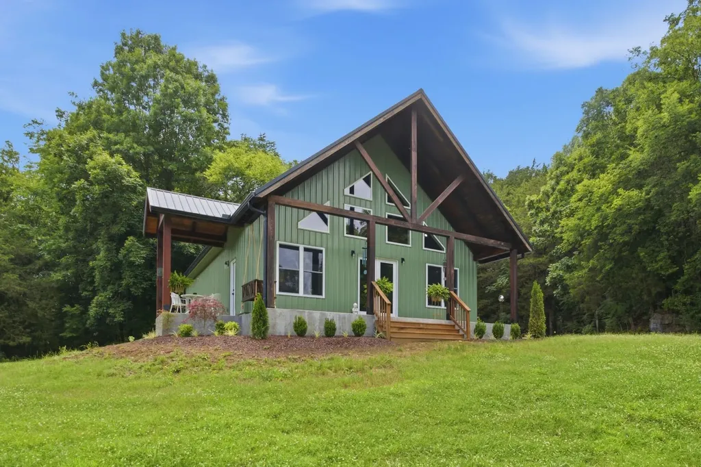 672 Sullivan Bend Road Elmwood TN 38560
