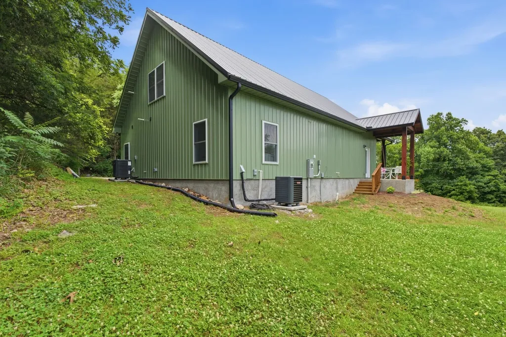 672 Sullivan Bend Road Elmwood TN 38560