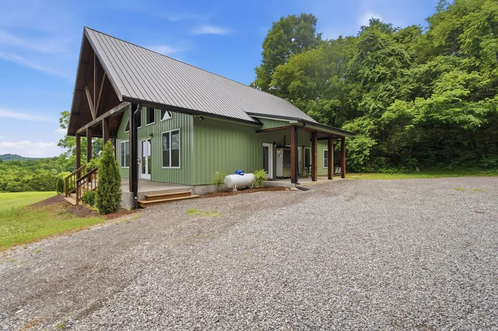 672 Sullivan Bend Road Elmwood TN 38560