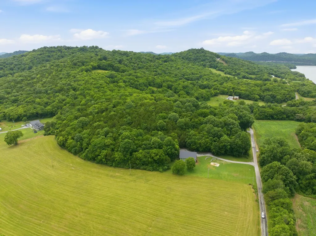 672 Sullivan Bend Road Elmwood TN 38560