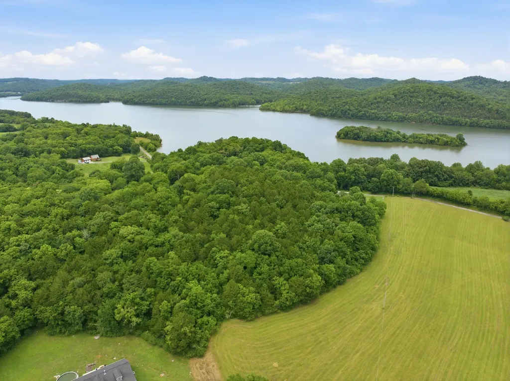 672 Sullivan Bend Road Elmwood TN 38560