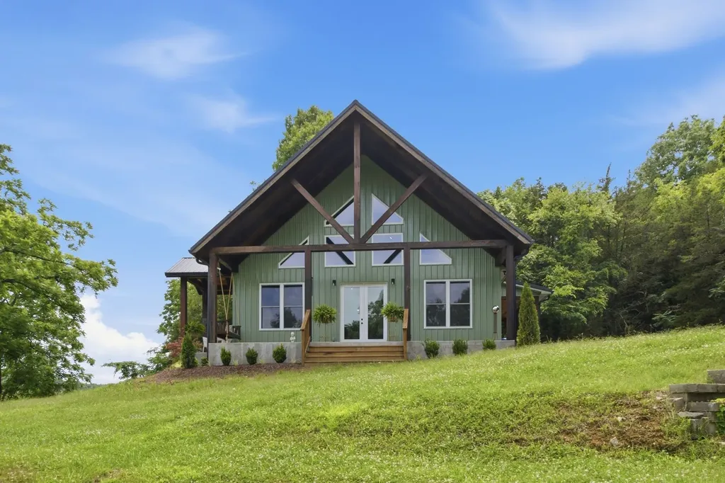 672 Sullivan Bend Road Elmwood TN 38560