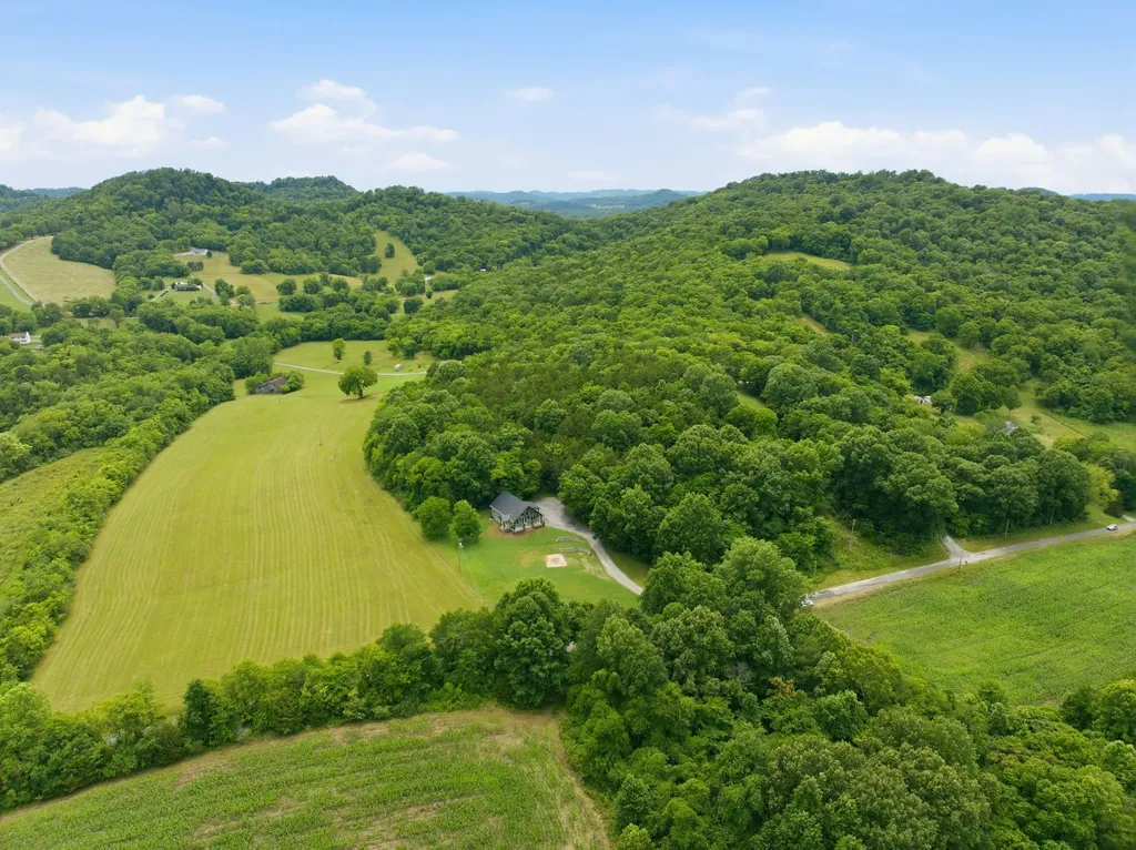 672 Sullivan Bend Road Elmwood TN 38560