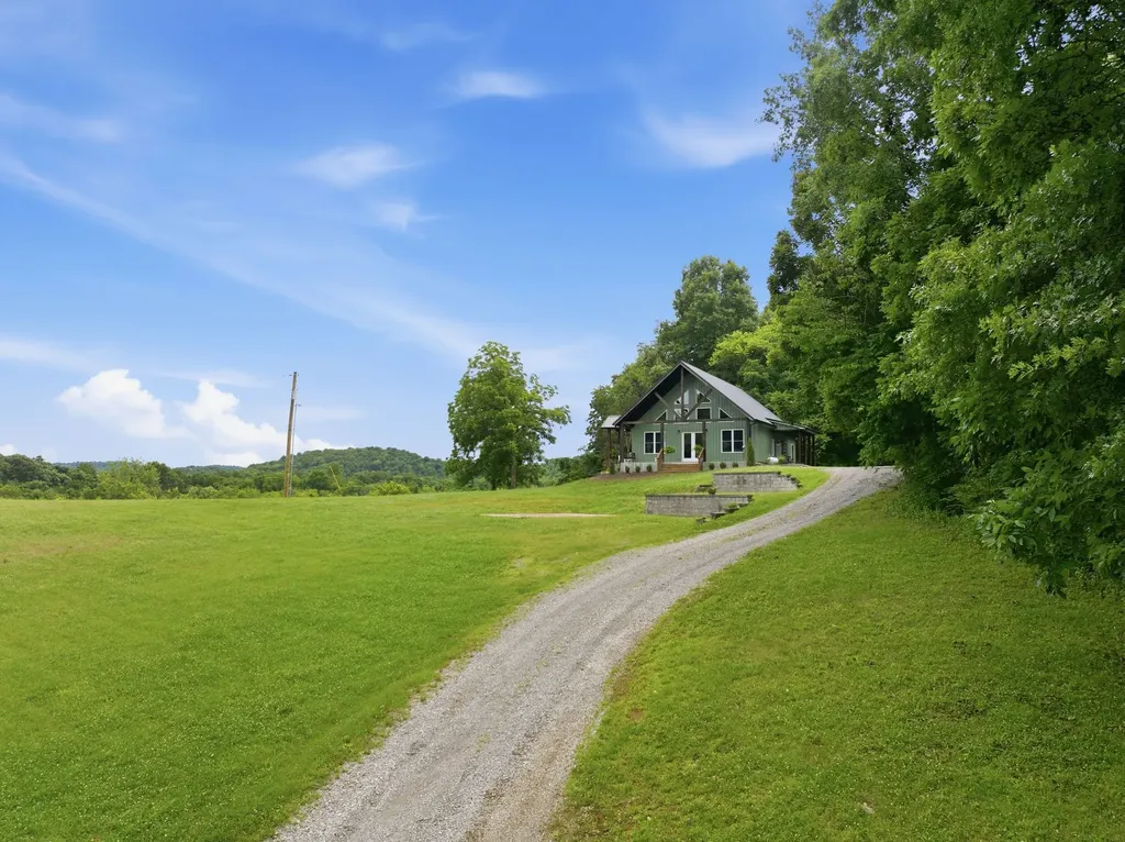 672 Sullivan Bend Road Elmwood TN 38560