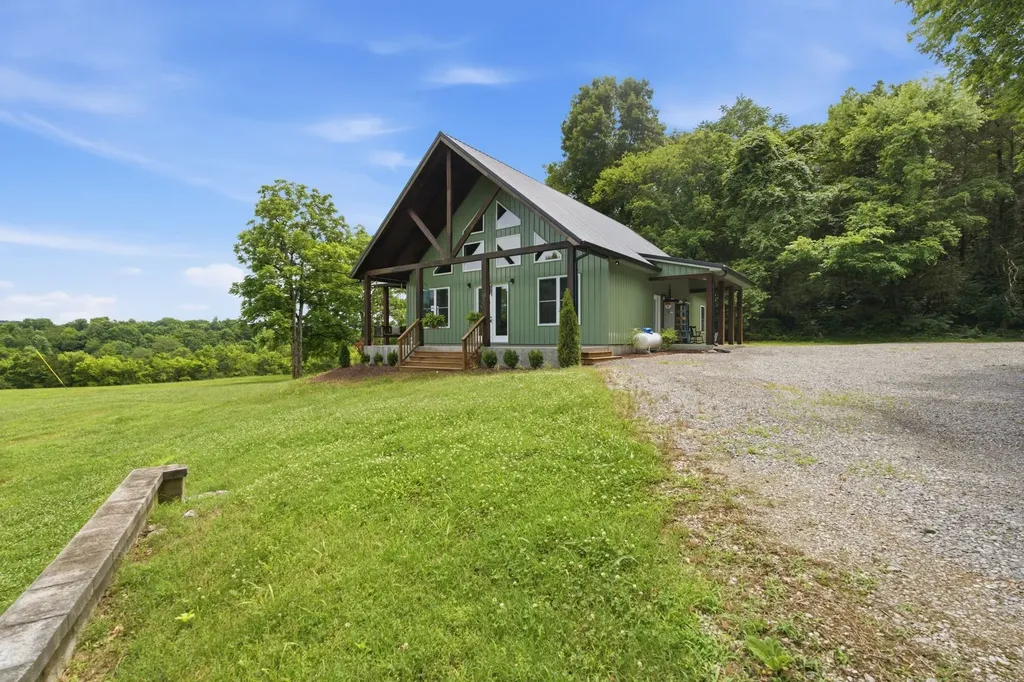 672 Sullivan Bend Road Elmwood TN 38560