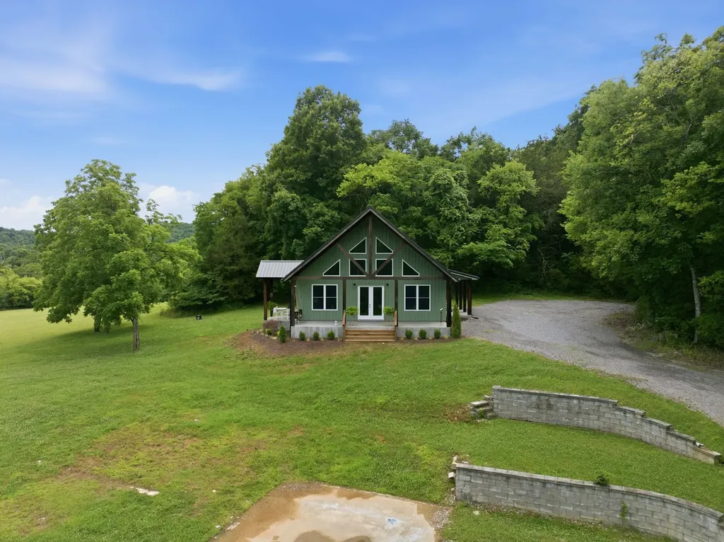 672 Sullivan Bend Road Elmwood TN 38560