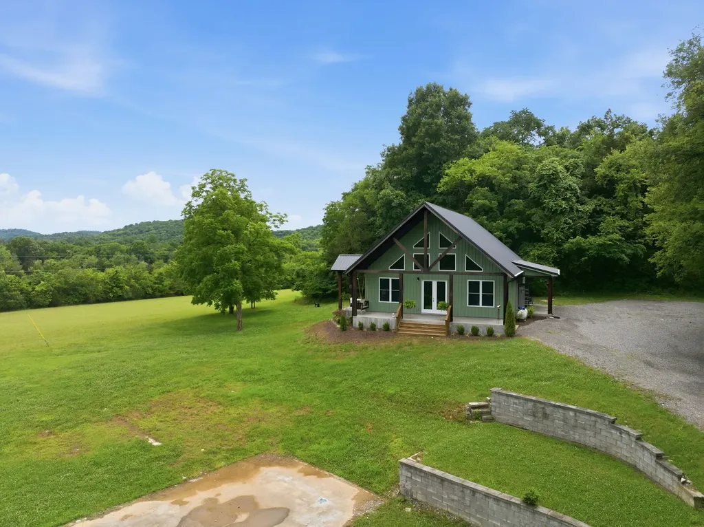 672 Sullivan Bend Road Elmwood TN 38560