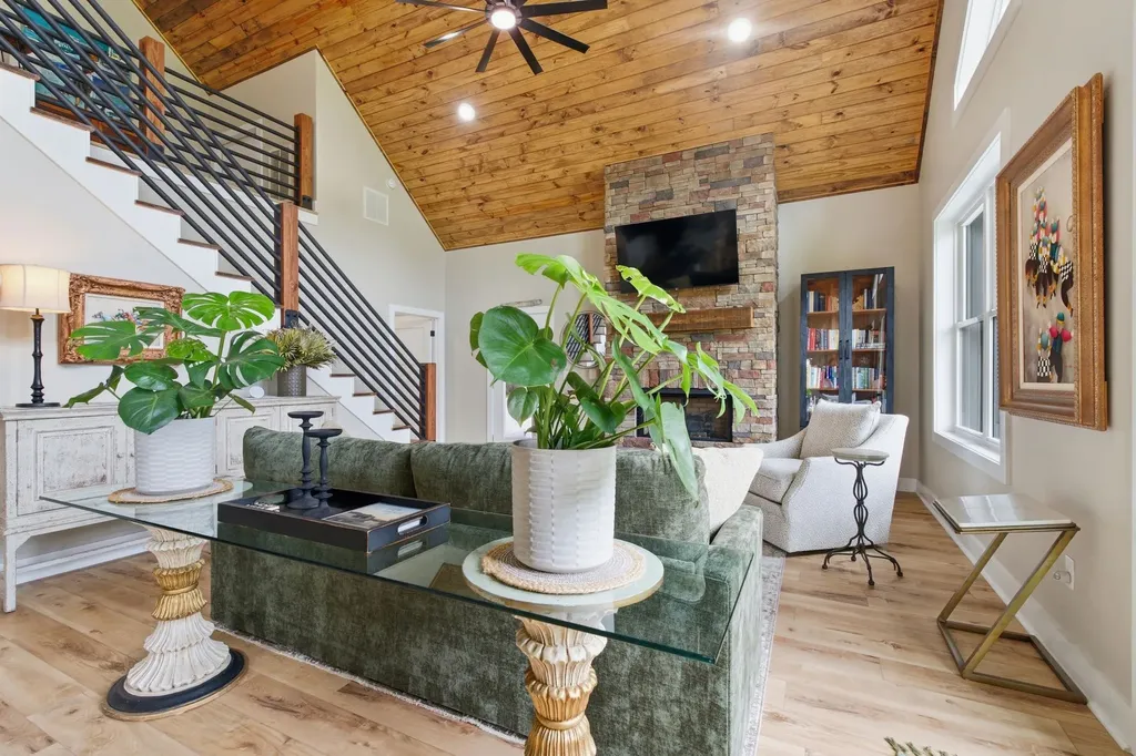 672 Sullivan Bend Road Elmwood TN 38560