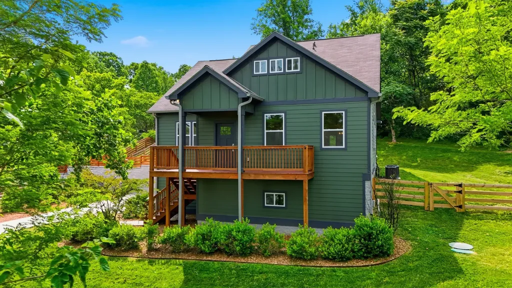 157 Lena Loop Burns TN 37029
