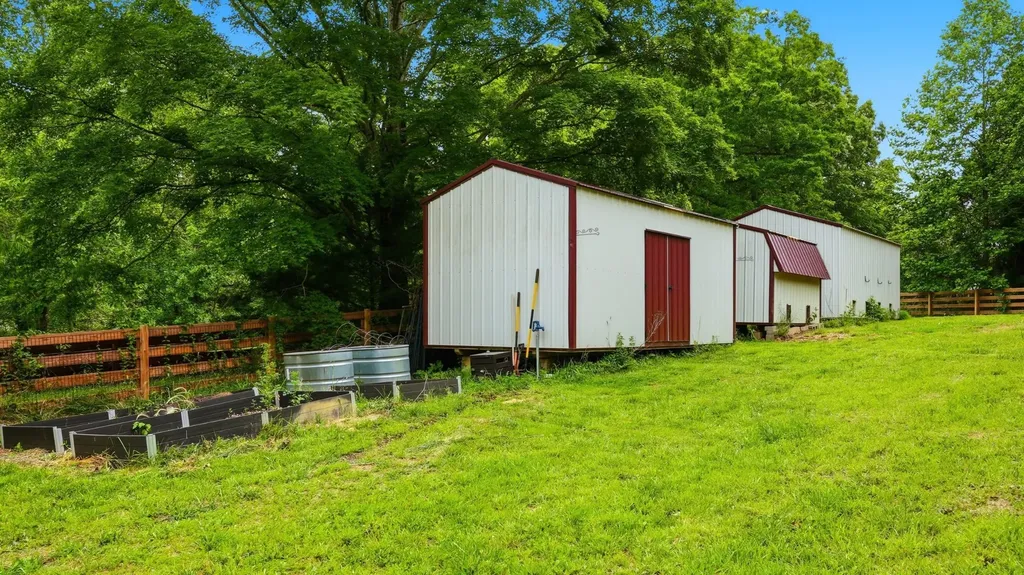 157 Lena Loop Burns TN 37029