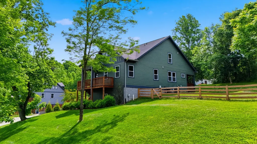 157 Lena Loop Burns TN 37029