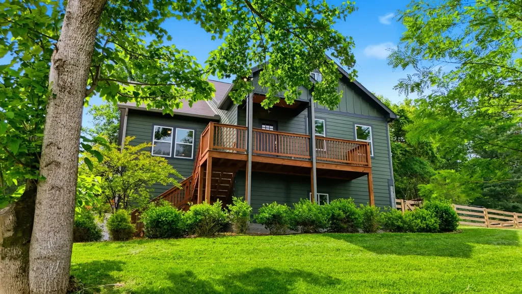 157 Lena Loop Burns TN 37029