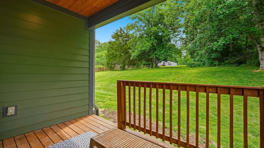 157 Lena Loop Burns TN 37029