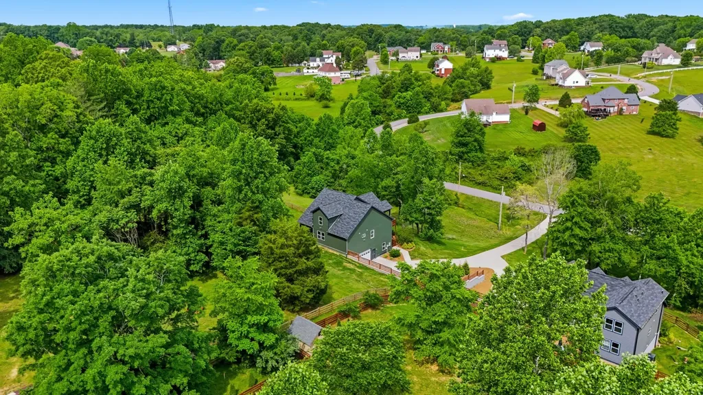 157 Lena Loop Burns TN 37029