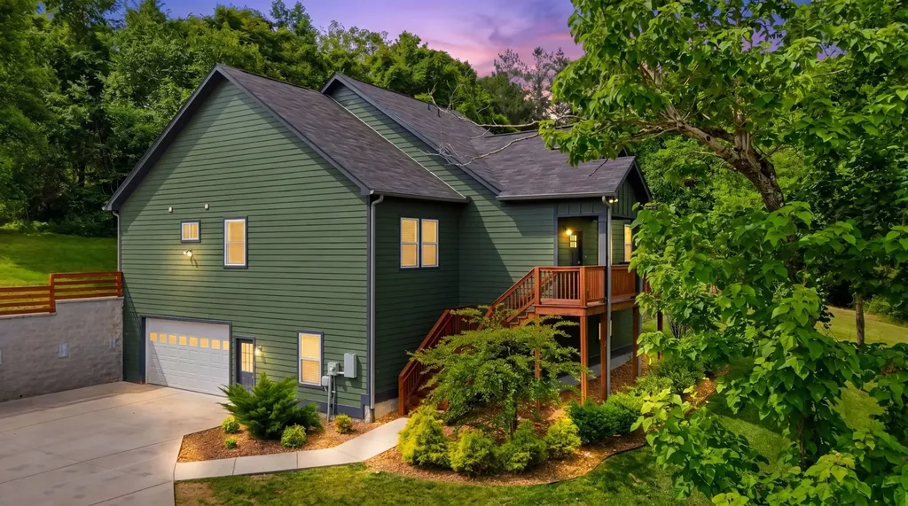 157 Lena Loop Burns TN 37029
