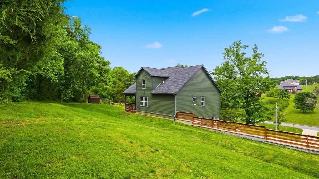 157 Lena Loop Burns TN 37029