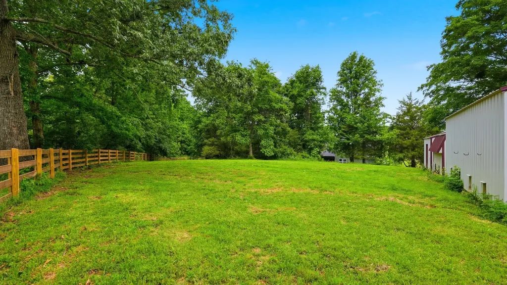 157 Lena Loop Burns TN 37029