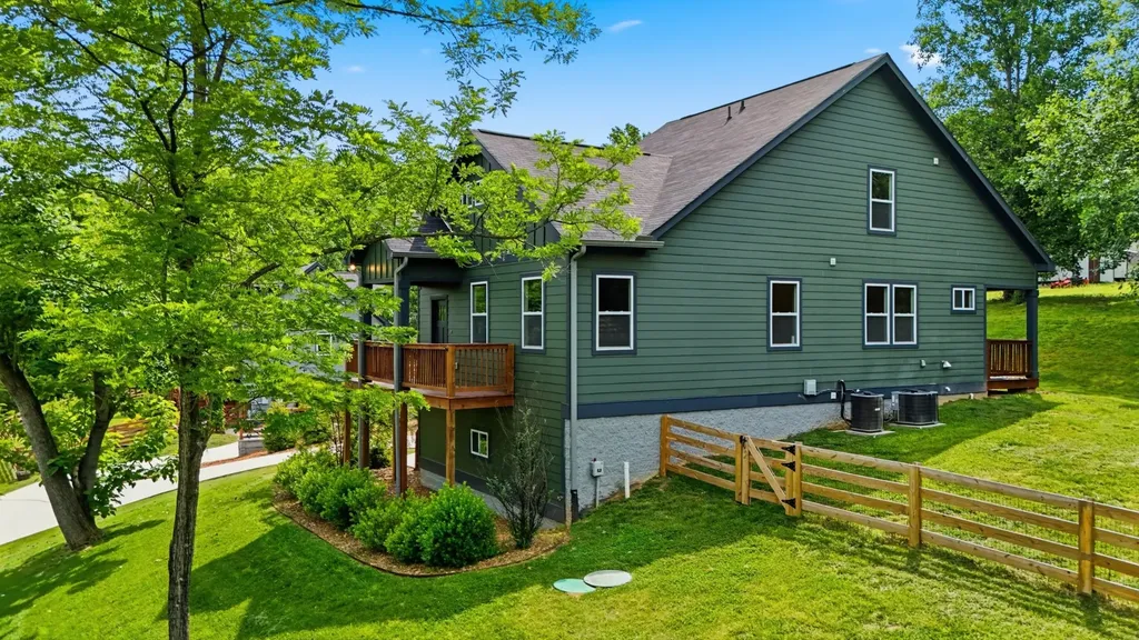 157 Lena Loop Burns TN 37029
