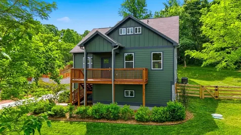 157 Lena Loop Burns TN 37029