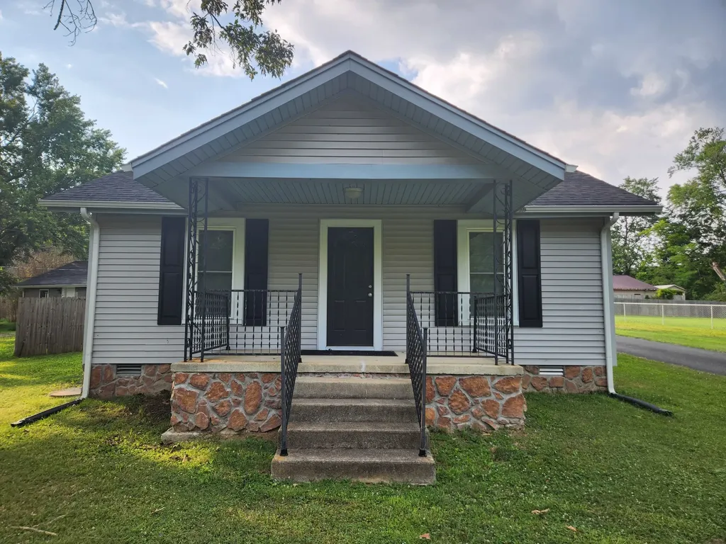 1306 W Lincoln Street Tullahoma TN 37388