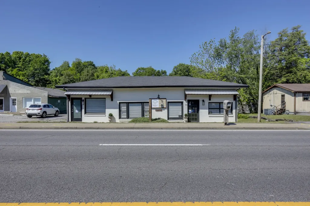 2616 Highway 41, S Greenbrier TN 37073