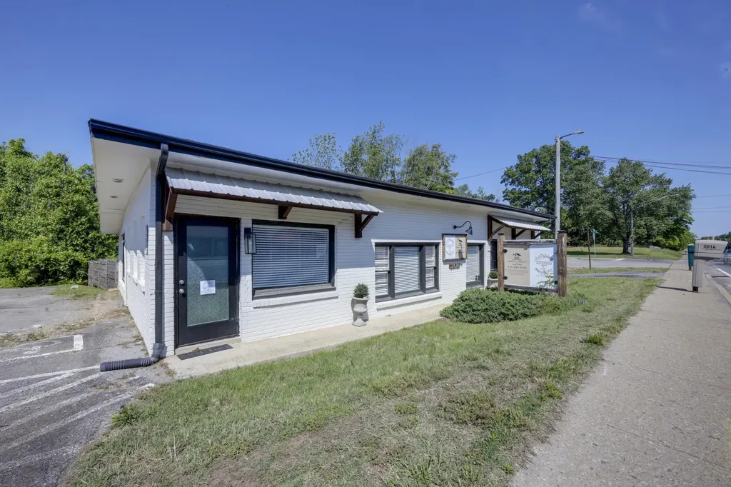 2616 Highway 41, S Greenbrier TN 37073