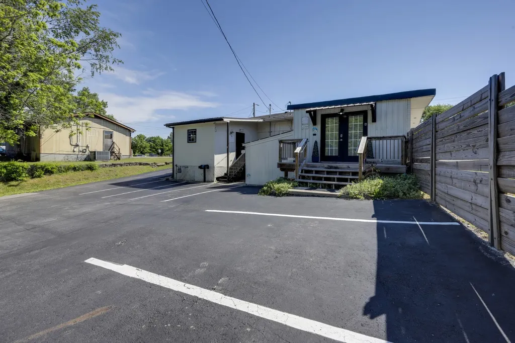2616 Highway 41, S Greenbrier TN 37073