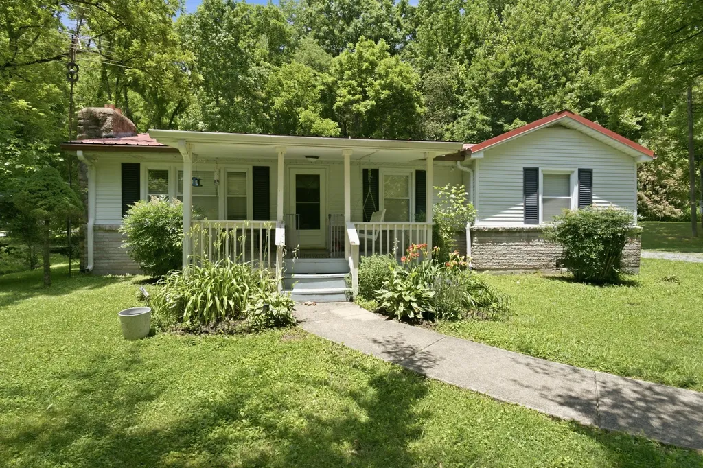 1821 Little Marrowbone Road Ashland City TN 37015