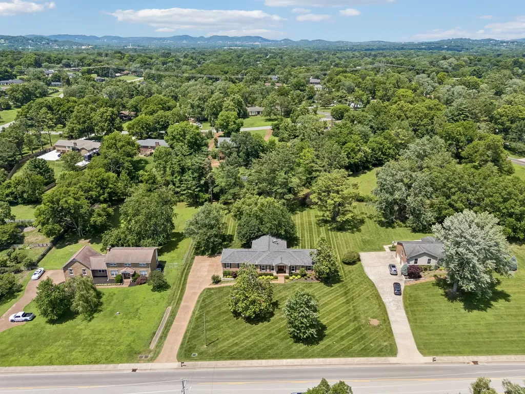 8136 Moores Lane Brentwood TN 37027