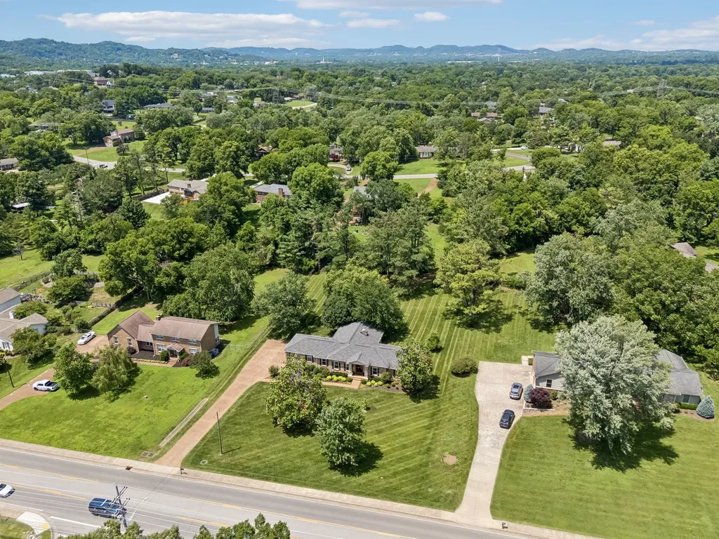 8136 Moores Lane Brentwood TN 37027