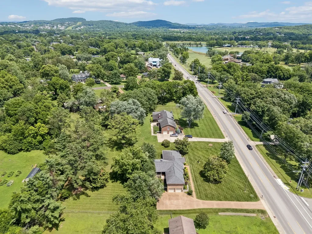 8136 Moores Lane Brentwood TN 37027